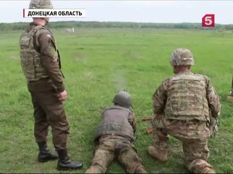 К Донбассу стягивают войска. К чему готовится киевская армия?