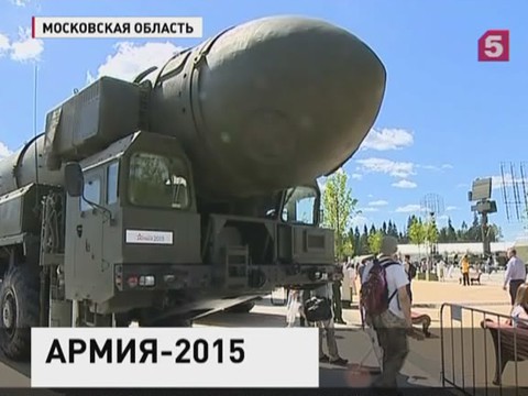 Ядерный щит России дали подержать в руках посетителям форума «Армия-2015»