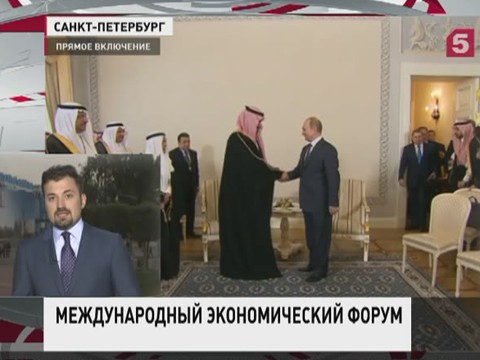 Владимир Путин принимает гостей экономического форума в Константиновском дворце