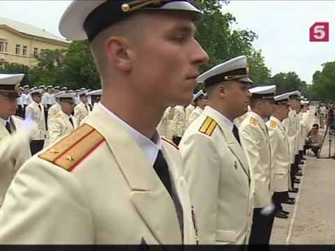 В Севастополе чествовали выпускников - нахимовцев