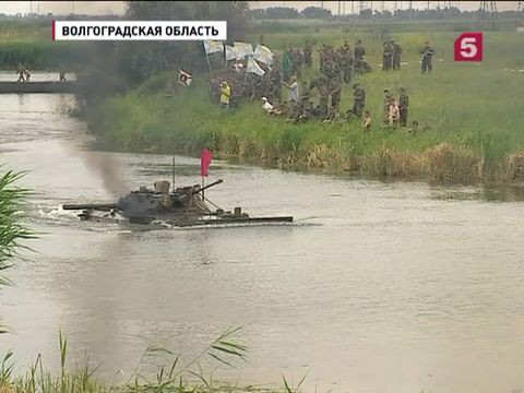 В Волгоградской области состязались на танках и бронетранспортёрах