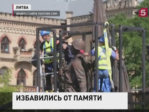 В Вильнюсе снесли 4 скульптуры советской эпохи