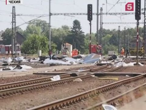 В Чехии грузовик столкнулся с поездом, погибли трое