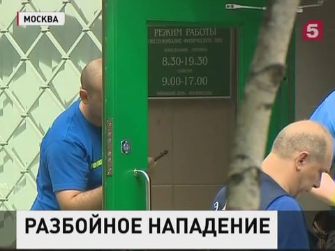 Два человека ранены во время нападения у банка в Москве