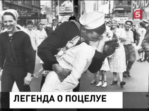 Жители Нью-Йорка повторили поцелуй моряка и медсестры 1945 года