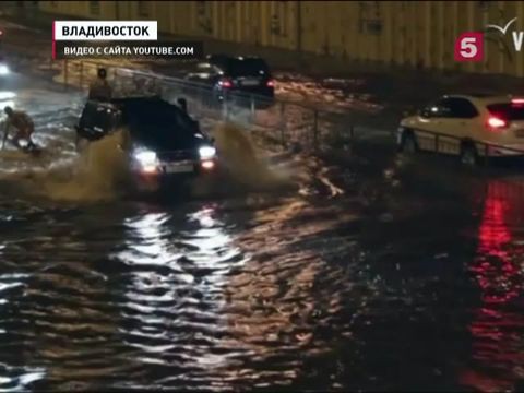 Во Владивостоке аварийные бригады  устраняют последствия тайфуна "Гони"