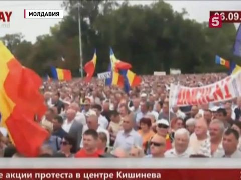 Митингующие в Кишиневе разбили палаточный лагерь перед зданием правительства