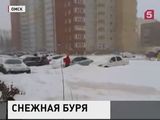 Омск встал в одну большую пробку из-за снежной бури