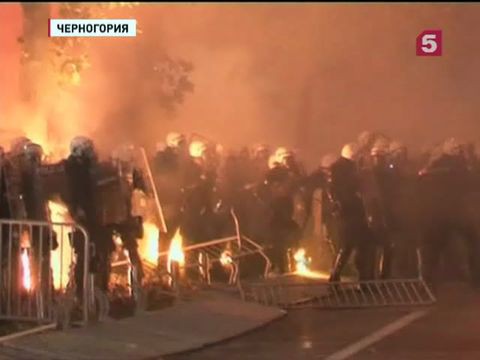 Почти 40 человек пострадали во время разгона митинга в Черногории