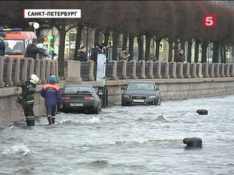 Северо-запад России третьи сутки под ударом стихии