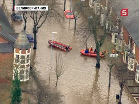 В результате наводнения в Англии погиб один человек, тысячи домов затоплены