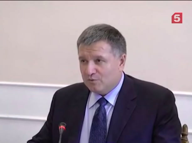 Аваков облил Саакашвили водой и назвал «ошизевшим популистом»