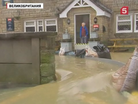 Из-за ливней в Великобритании созвали совещание чрезвычайного комитета "Кобра"