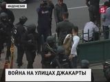 Группа террористов устроила серию взрывов в столице Индонезии