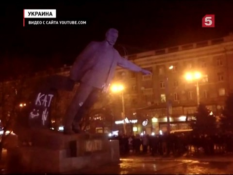 В Днепропетровске снесли памятник революционеру, в честь которого назван город