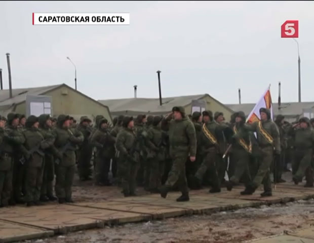 В Российской армии возродили традицию вручать боевые знамёна в полевых условиях