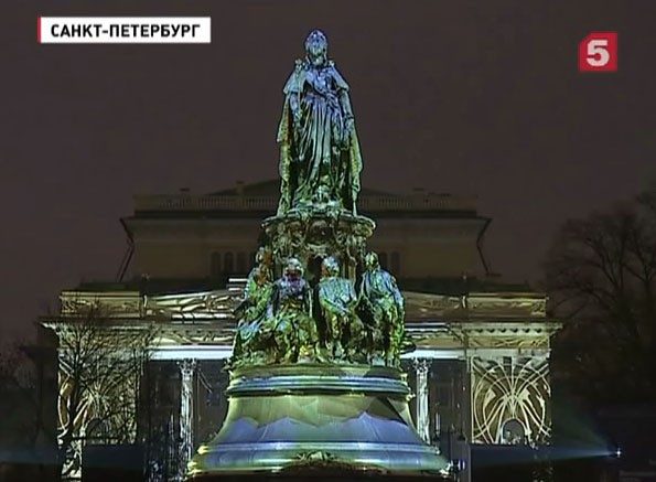 В Петербурге показали уникальное световое шоу