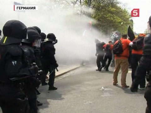 В Париже, Берлине и Стамбуле Первомай закончился массовыми беспорядкам