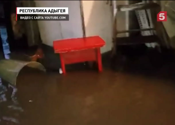 Сильный ливень практически парализовал движение в Майкопе