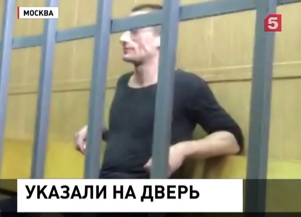 Павленский приговорен к штрафу за поджог двери здания ФСБ