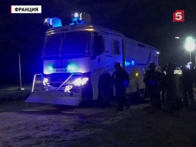 Во Франции подавили очередные беспорядки в лагере беженцев в городе Кале