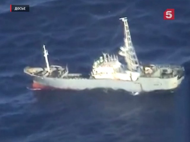 Задержанная северокорейская рыболовецкая шхуна доставлена в Приморье