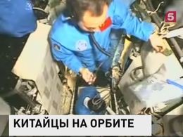 Китай осуществил запуск космического корабля "Шэньчжоу-11"