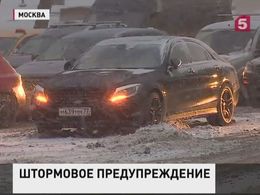 В Петербурге объявлен "желтый "уровень опасности. В Москве отменяют авиарейсы