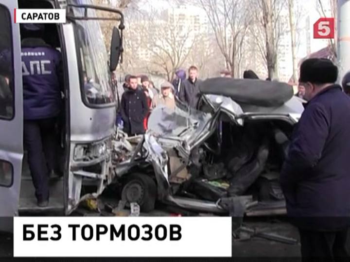 Массовое ДТП устроил водитель междугороднего автобуса в Саратове