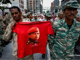 Мадуро вывел на улицы армию накануне протестов