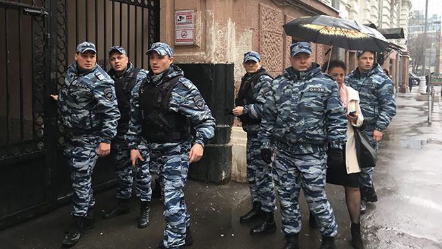 Очевидцы: Правоохранители работают в офисе «Открытой России» ВИДЕО