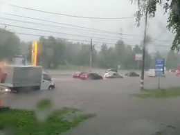 В Ульяновске скорая помощь не может приехать на вызов из-за ливня