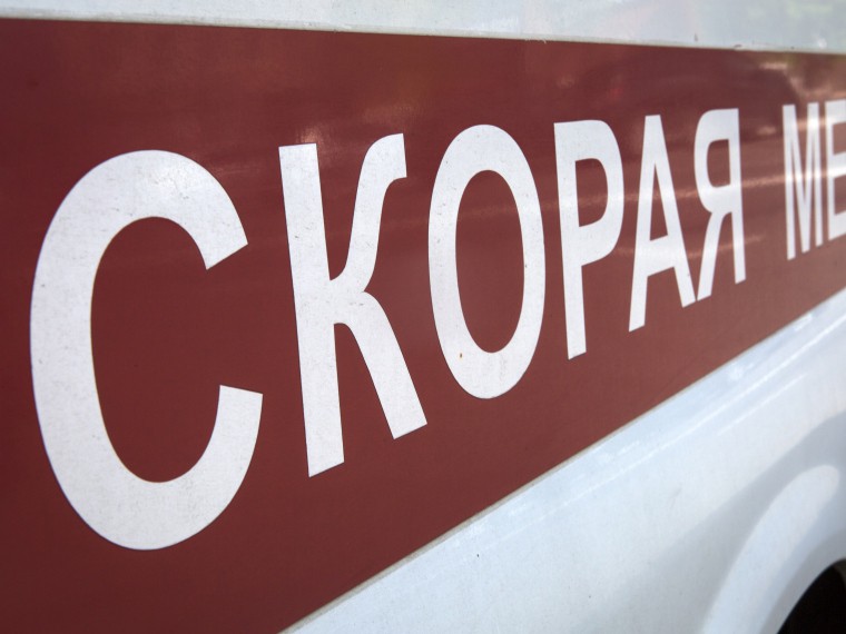 В Кирове мужчина набросился с кулаками на медиков, прибывших по вызову В Кирове мужчина набросился с кулаками на медиков, прибывших по вызову