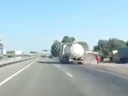 Появилось видео смертельной аварии: фура протаранила маршрутку с людьми в Ставропольском крае