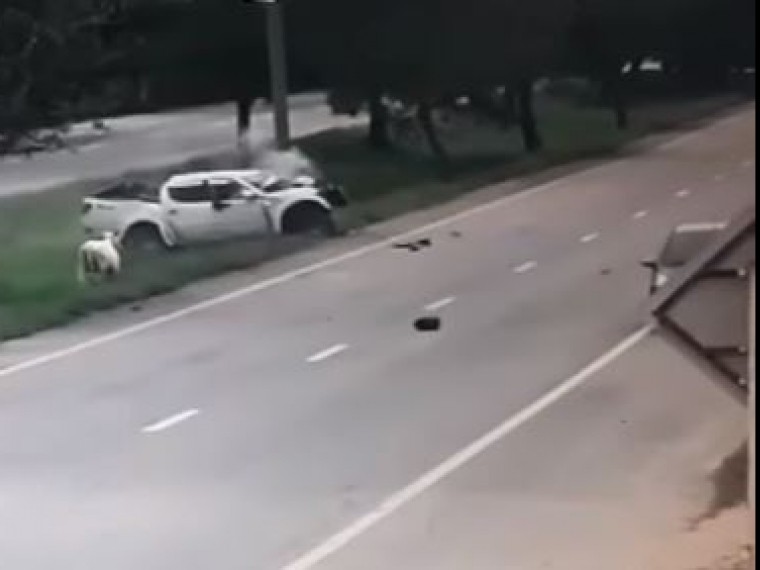 На видео попала жуткая авария в Таиланде, в которой уцелела лишь корова На видео попала жуткая авария в Таиланде, в которой уцелела лишь корова