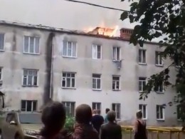 Пожар в Ногинске не потушен, люди ждут на улице