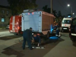 В Москве с дерева снимали выпавшего из окна человека