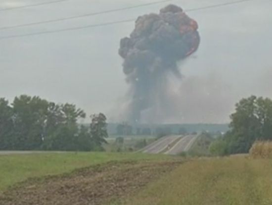На артиллерийских складах в Виннице взорвалось снарядов больше, чем за три года в Донбассе На артиллерийских складах в Виннице взорвалось снарядов больше, чем за три года в Донбассе