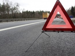 Двое человек погибли в результате столкновения легковушки и грузовика в Смоленской области