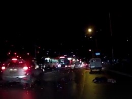 В Ульяновске десятки автомобилей просто объехали лежащую на дороге женщину
