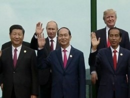 Саммит АТЭС в Дананге: Путину и Трампу удалось переговорить до второй церемонии фотографирования
