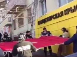 «Я думала пожар!» — жительница Владивостока рассказала, как сотрудники МЧС спасли девушку