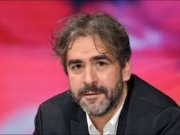 Две сотни знаменитостей требуют освободить журналиста Дениза Юджеля из турецкой тюрьмы