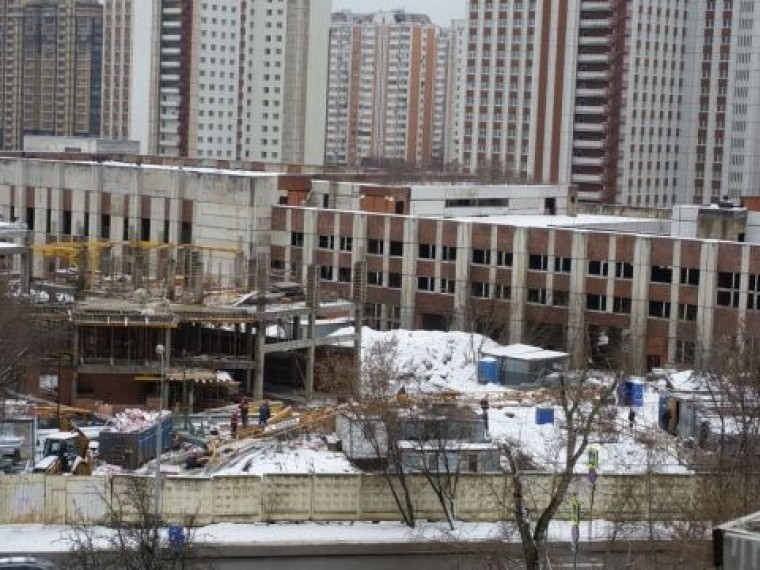 Башенный кран рухнул на одной из стройплощадок в Москве Башенный кран рухнул на одной из стройплощадок в Москве