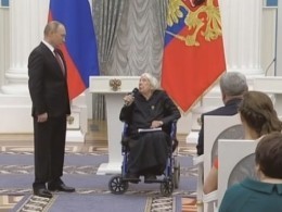 Путин в Кремле вручил госпремии в области правозащитной и благотворительной деятельности