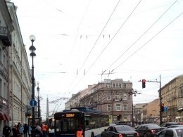 На главном проспекте Петербурга троллейбус стокнулся с Rolls-Royce