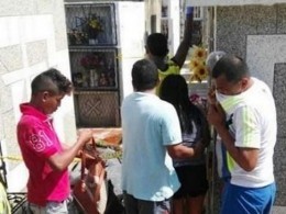 В Колумбии обезумевший от горя парень выкопал из могилы брата, чтобы отпраздновать Новый год