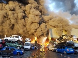 Мощнейший пожар вспыхнул на окраине Дублина
