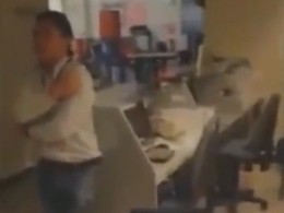 Снятый на видео призрак маленькой девочки до смерти напугал банковских работников в Перу