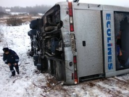 В аварии с пассажирским автобусом в Псковской области есть пострадавшие